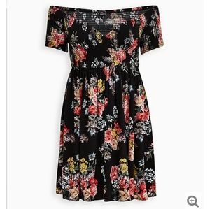 NWOT Torrid Black Floral Challis Off-Shoulder 00